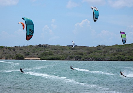 Awa Salu Kiteboarding Curacao Kite-School & Shop