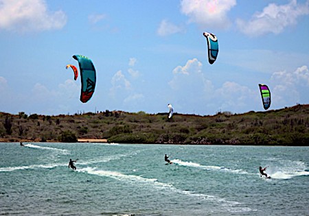 Awa Salu Kiteboarding Curacao Kite-School & Shop