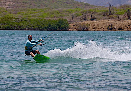 Awa Salu Kiteboarding Curacao Kite-School & Shop