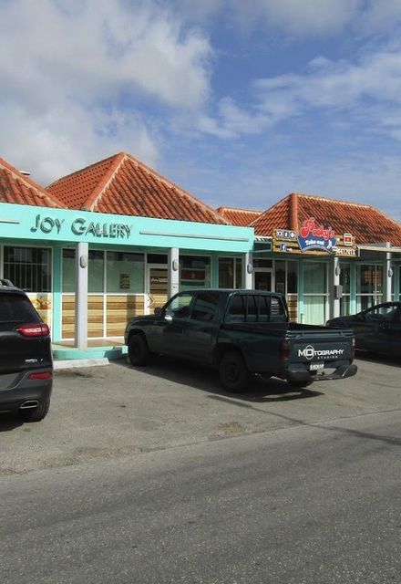 CURACAO MAKELAAR 