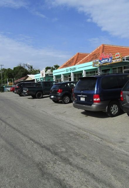 CURACAO MAKELAAR 