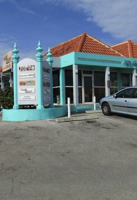 CURACAO MAKELAAR 