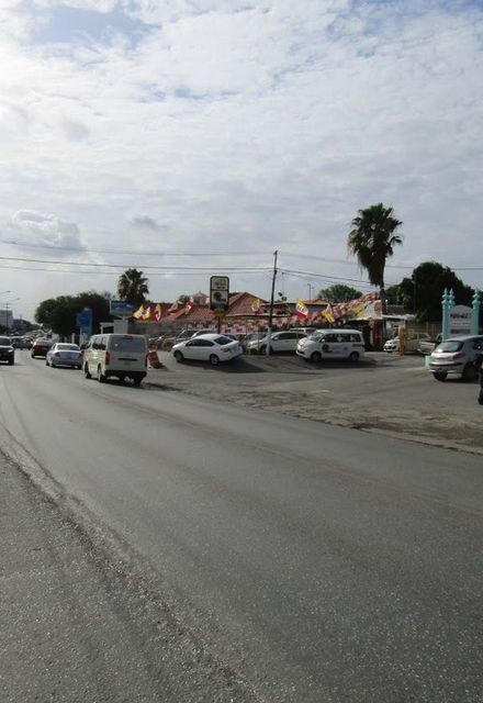 CURACAO MAKELAAR 