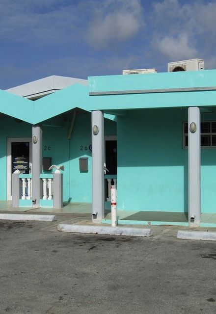 CURACAO MAKELAAR 