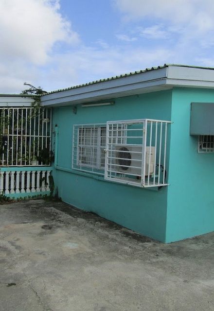 CURACAO MAKELAAR 