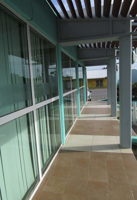 CURACAO MAKELAAR 